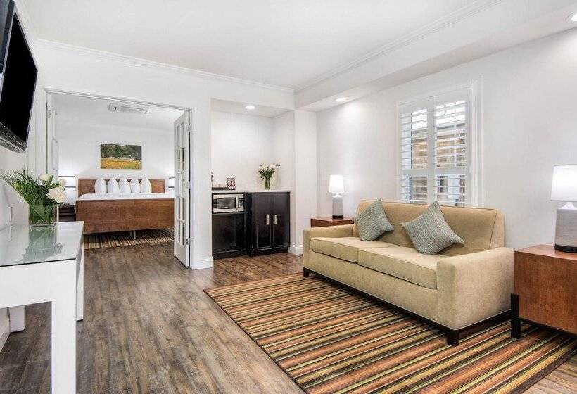 Aggie Inn, Ascend Hotel Collection