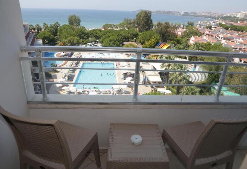 Batıhan Beach Resort & Spa