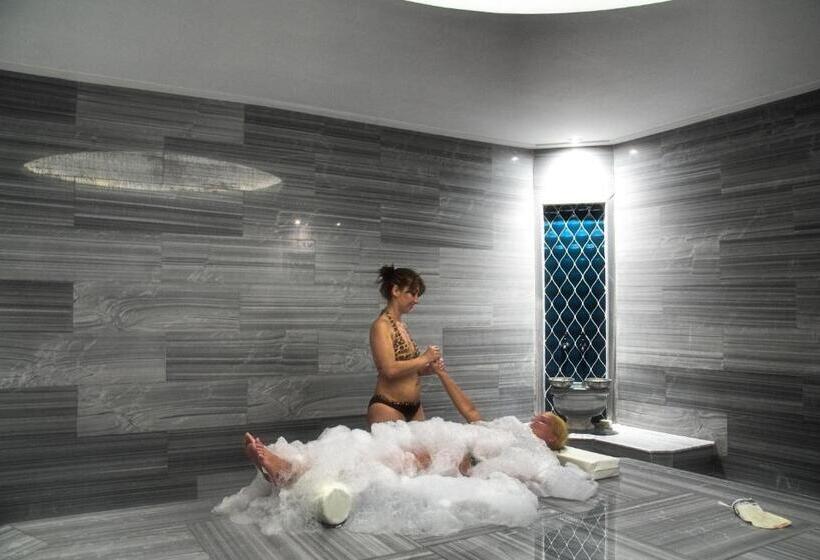 Batıhan Beach Resort & Spa