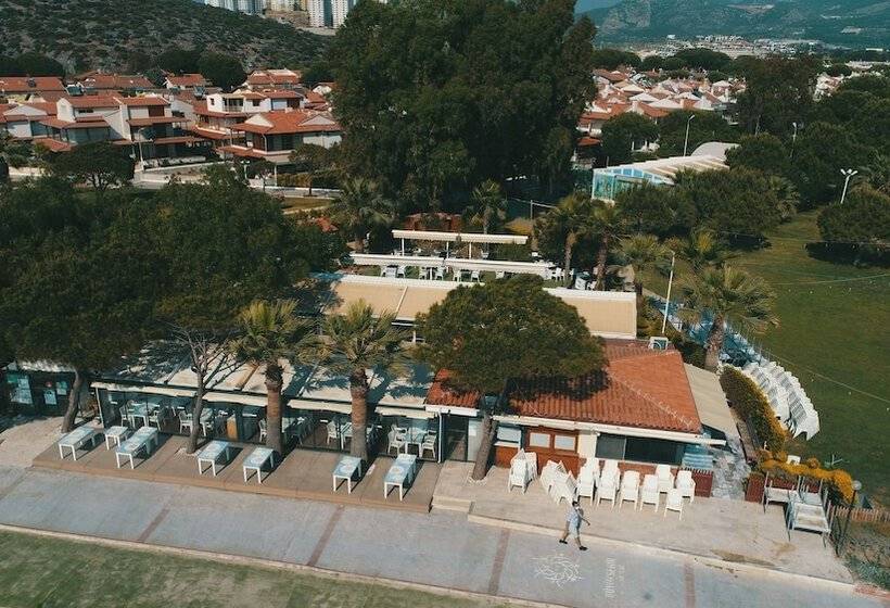 Batıhan Beach Resort & Spa