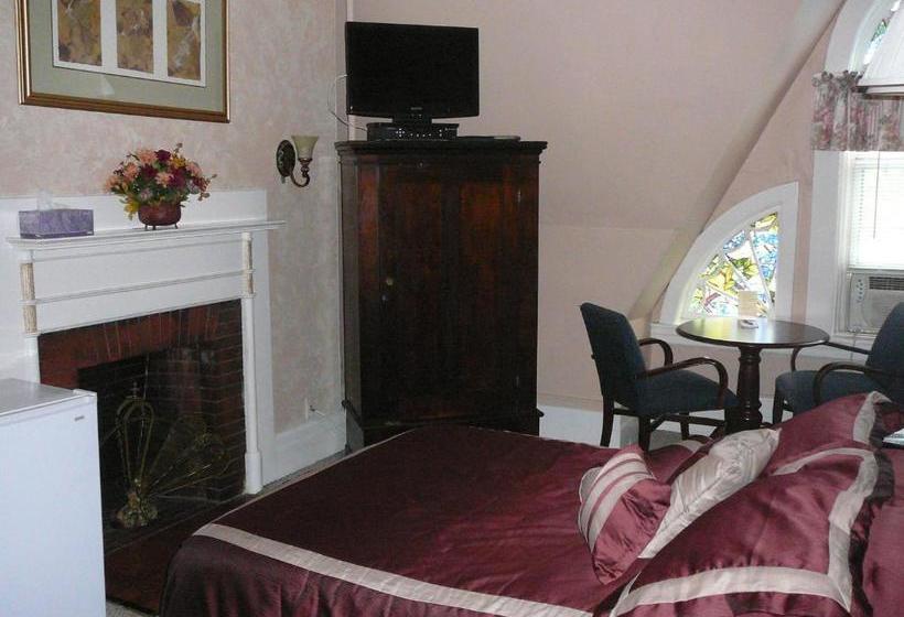 בית מלון כפרי 463 Beacon Street Guest House