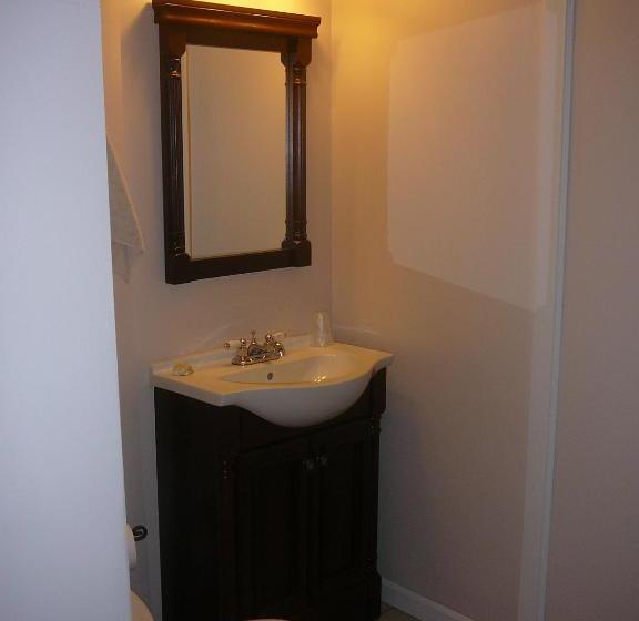 בית מלון כפרי 463 Beacon Street Guest House