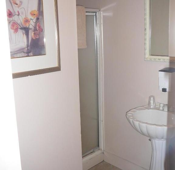 בית מלון כפרי 463 Beacon Street Guest House