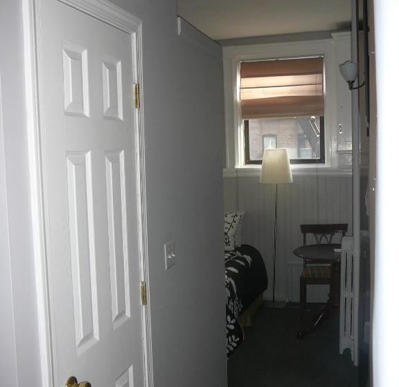 בית מלון כפרי 463 Beacon Street Guest House