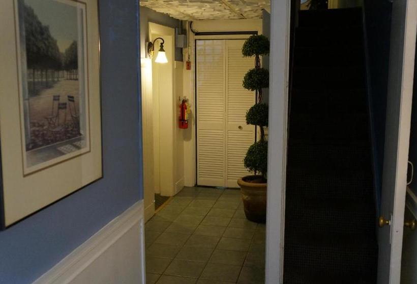 בית מלון כפרי 463 Beacon Street Guest House