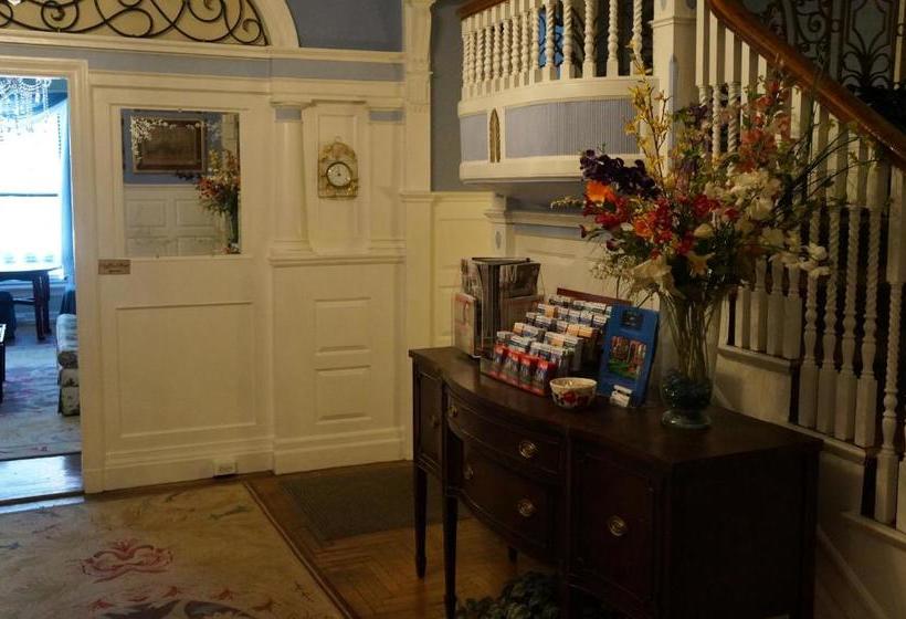 בית מלון כפרי 463 Beacon Street Guest House