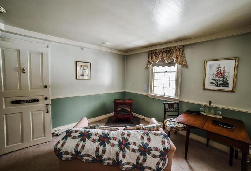 فندق Adair Country Inn & Restaurant