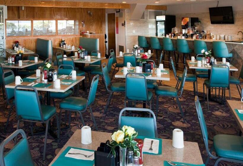 Отель Adventurer Oceanfront Inn