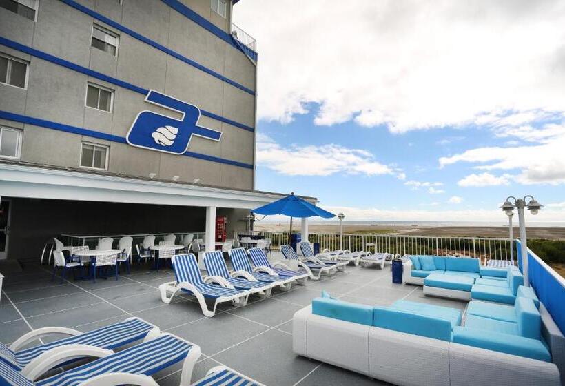 Отель Adventurer Oceanfront Inn