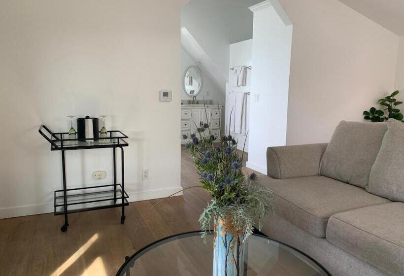 فندق Agate Cove Inn