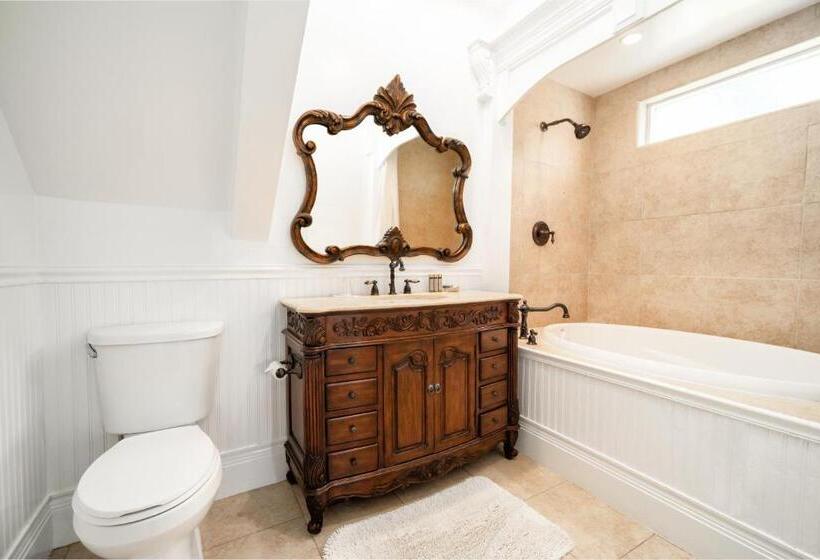 فندق Agate Cove Inn