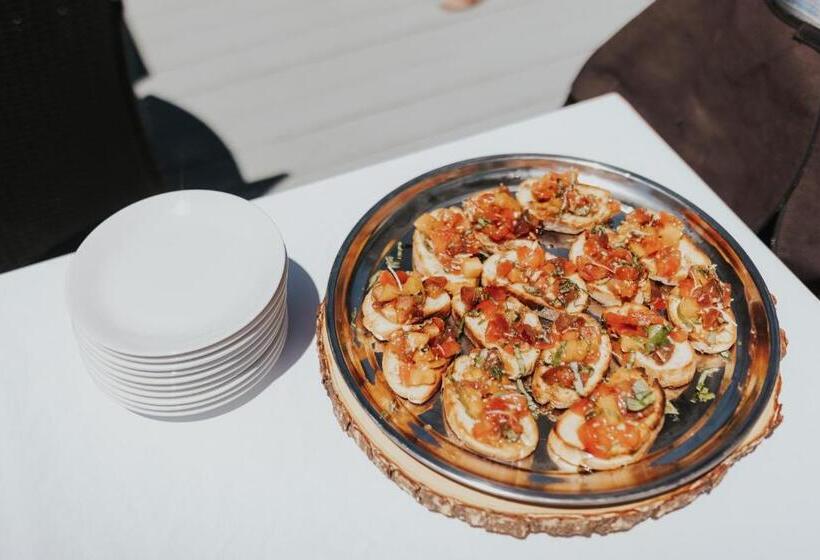 فندق Agate Cove Inn