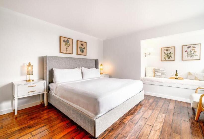 فندق Agate Cove Inn