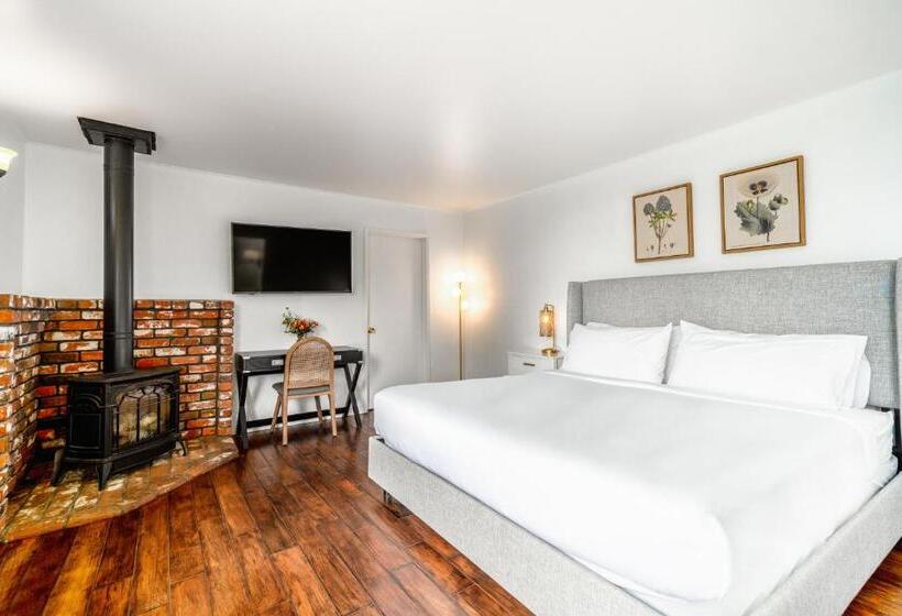 فندق Agate Cove Inn