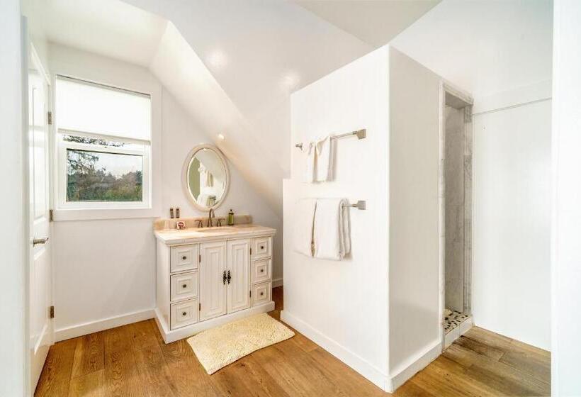 فندق Agate Cove Inn