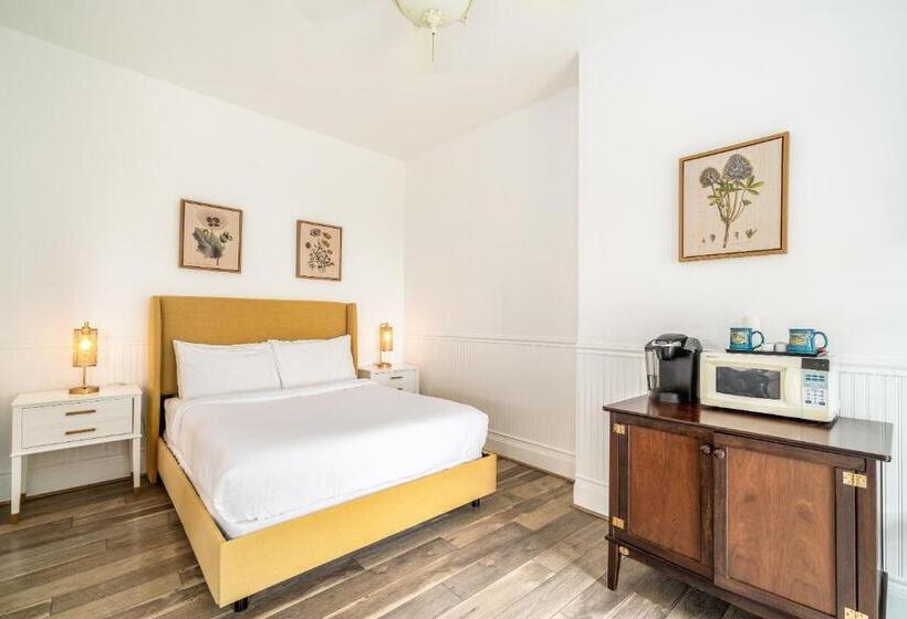 فندق Agate Cove Inn