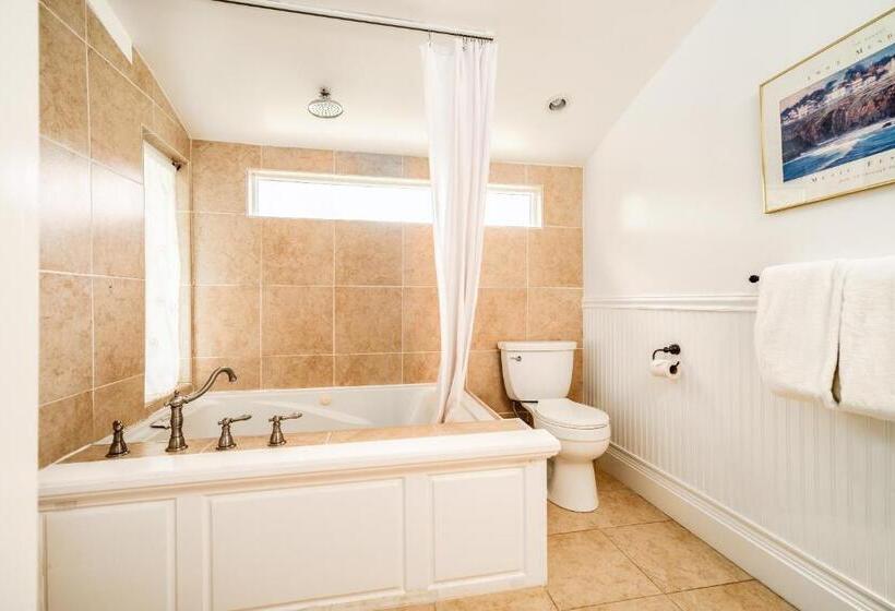 فندق Agate Cove Inn