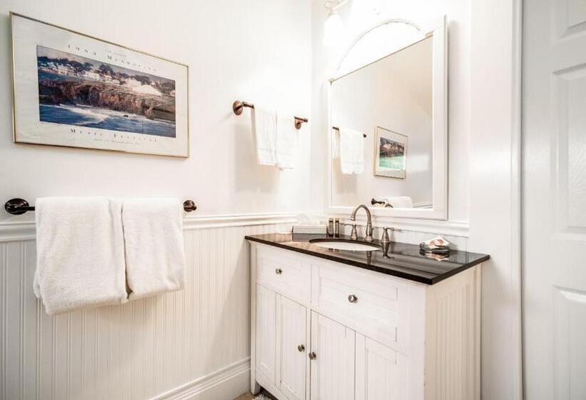 فندق Agate Cove Inn