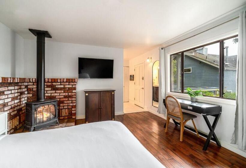 فندق Agate Cove Inn