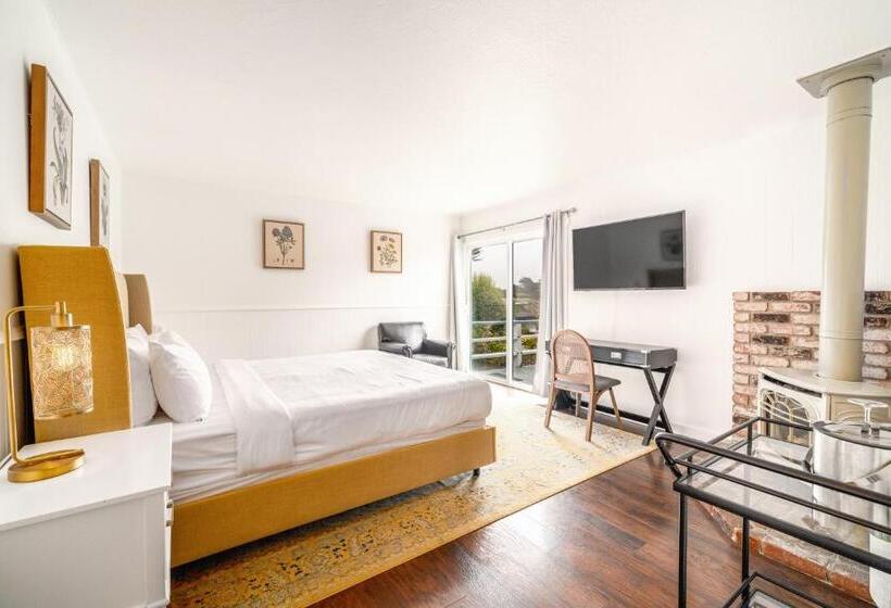 فندق Agate Cove Inn