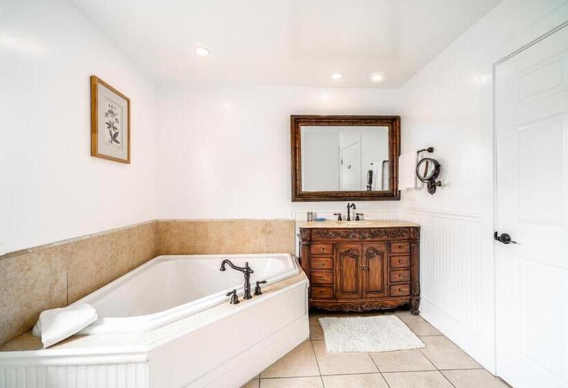 فندق Agate Cove Inn