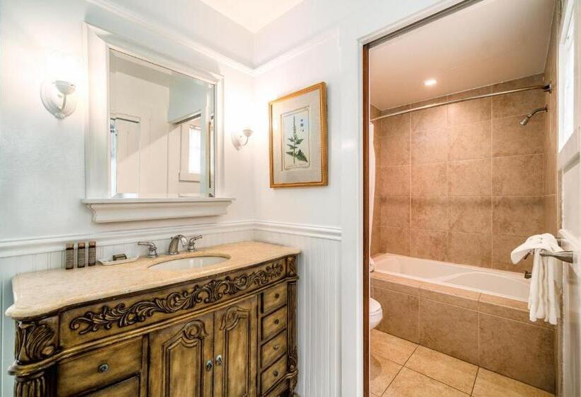 فندق Agate Cove Inn