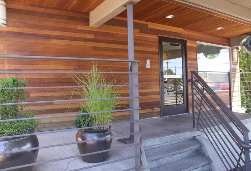 Отель Aladdin Inn And Suites