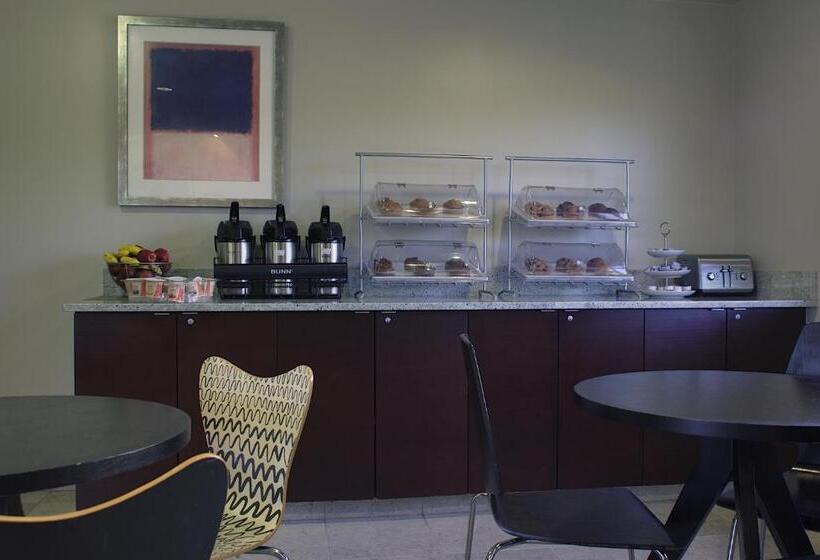 Отель Aladdin Inn And Suites