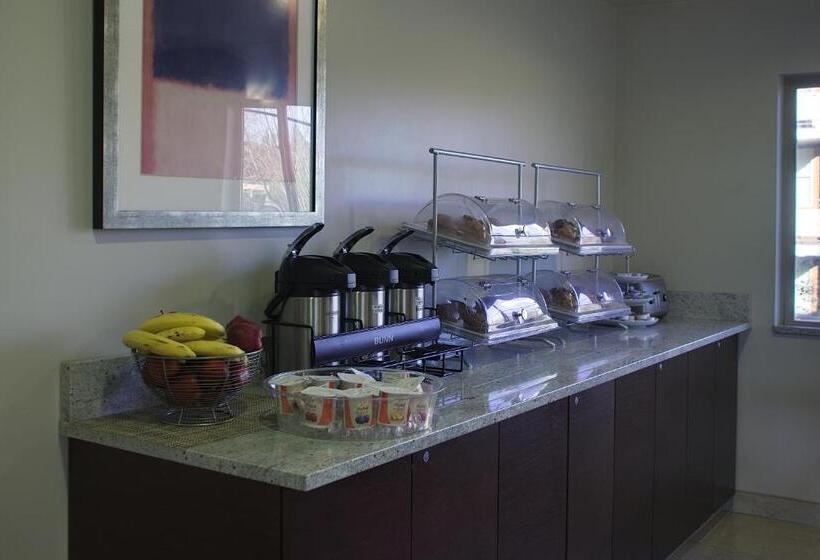 Отель Aladdin Inn And Suites