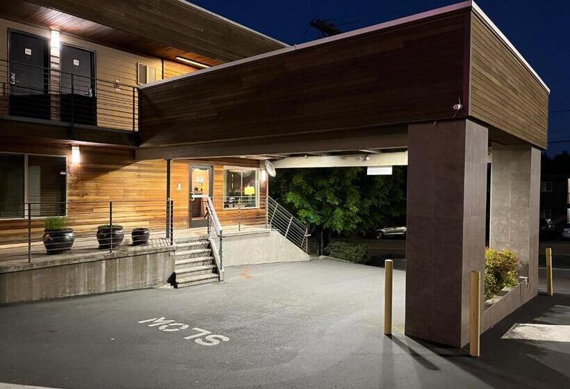 Отель Aladdin Inn And Suites