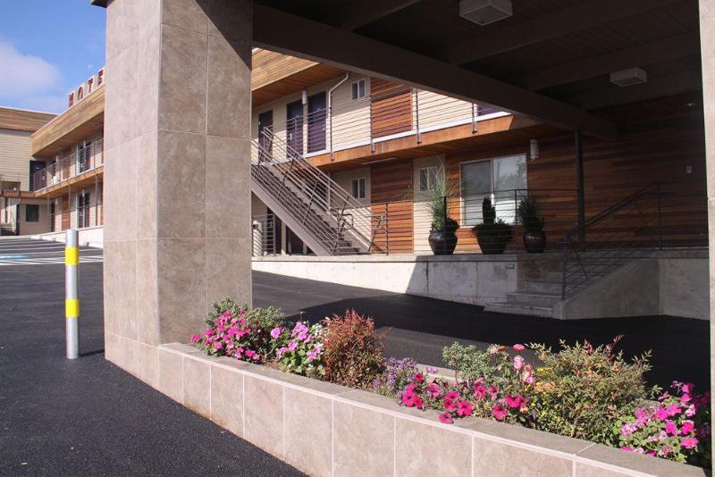 Отель Aladdin Inn And Suites