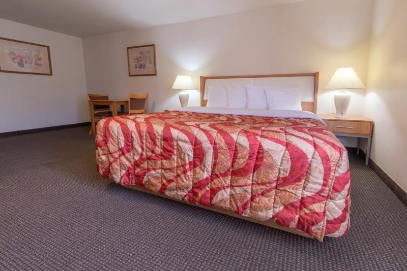 Отель Aladdin Inn And Suites