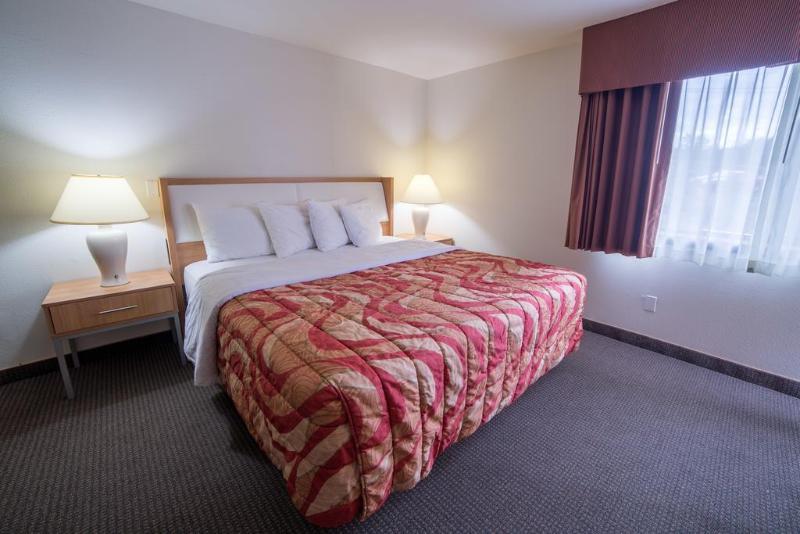 Отель Aladdin Inn And Suites