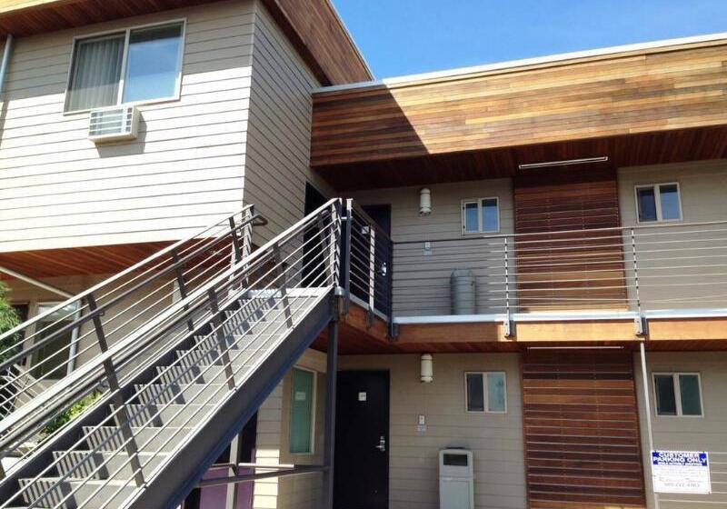 Отель Aladdin Inn And Suites