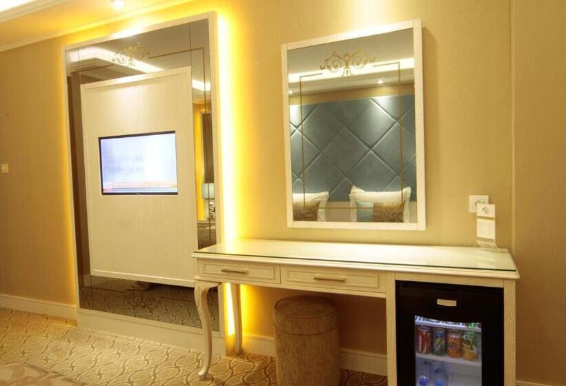 The Parma Hotel Downtown