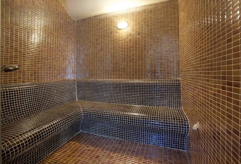 Carlton Hotel Old City