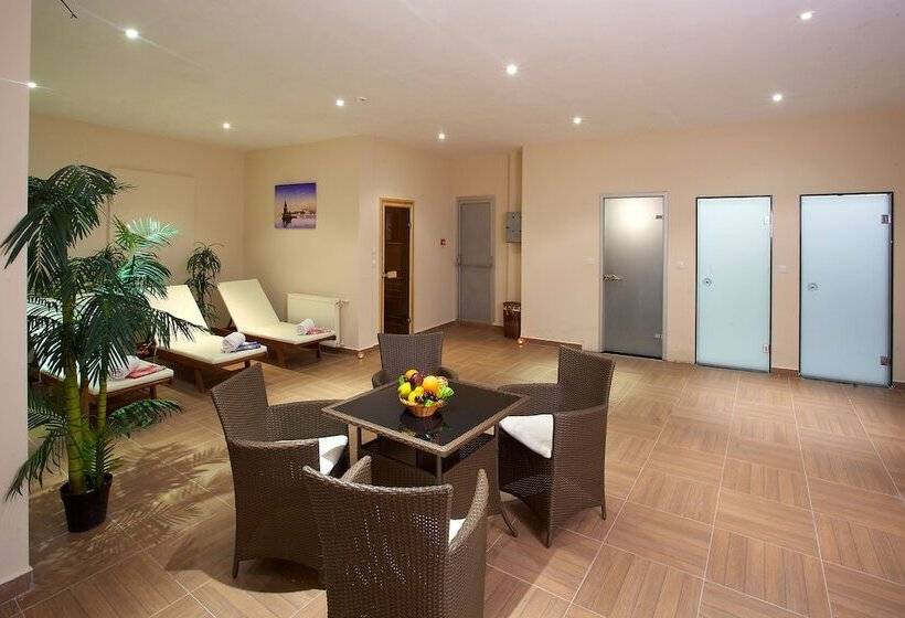 Carlton Hotel Old City