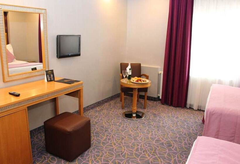 Carlton Hotel Old City