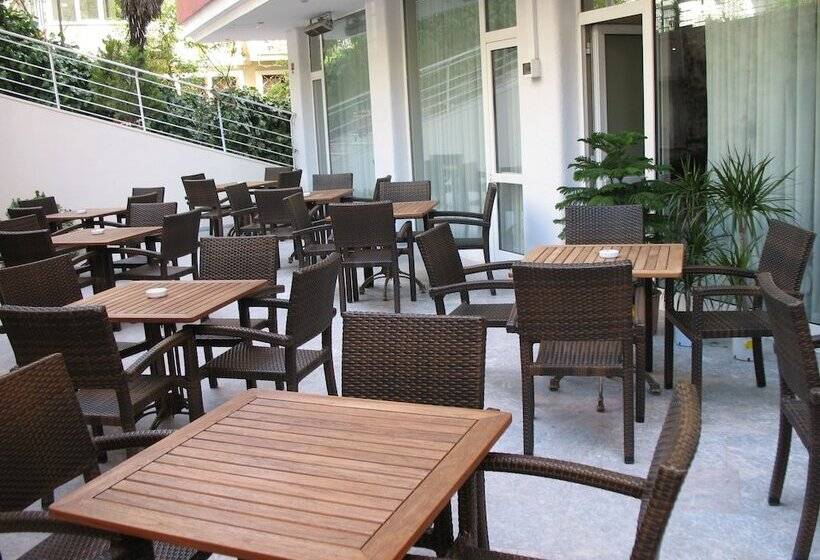 ホテル Febor Park