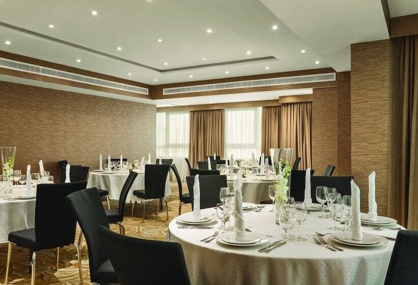 Отель Hawthorn Extended Stay By Wyndham Abu Dhabi City Center