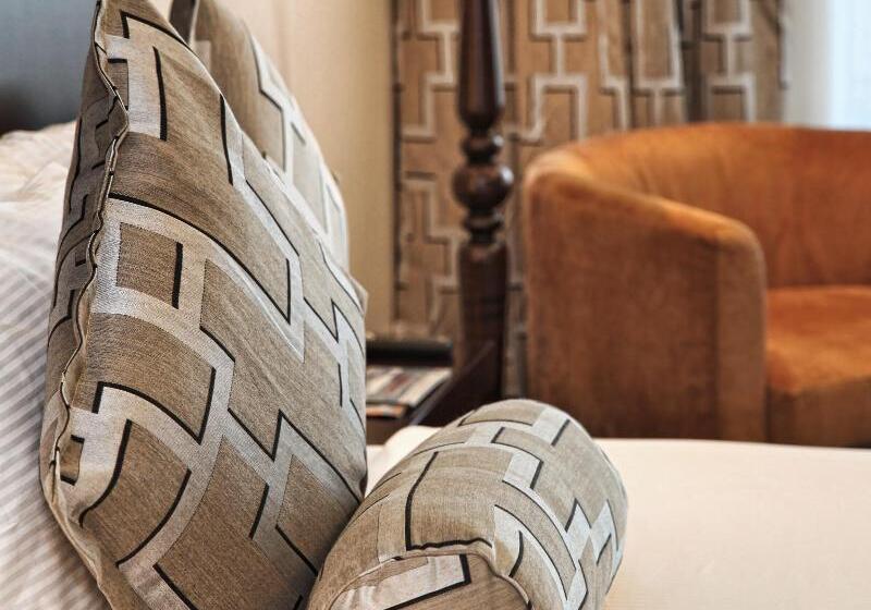 Metropolitan Al Mafraq Hotel