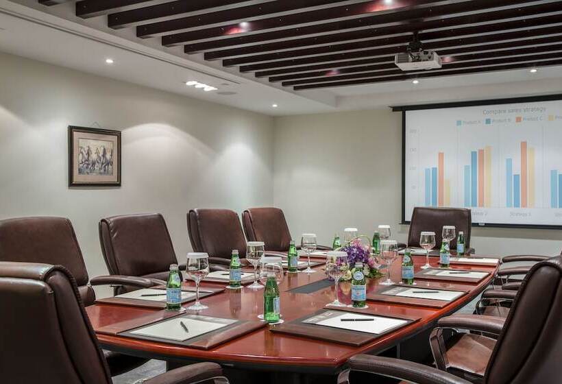 Metropolitan Al Mafraq Hotel