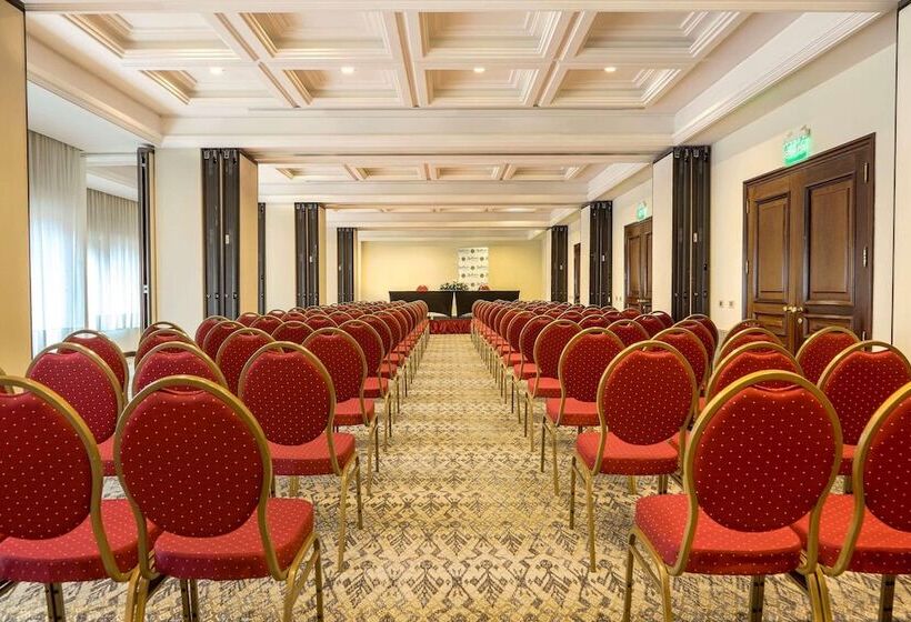 Отель Radisson Montevideo Victoria Plaza