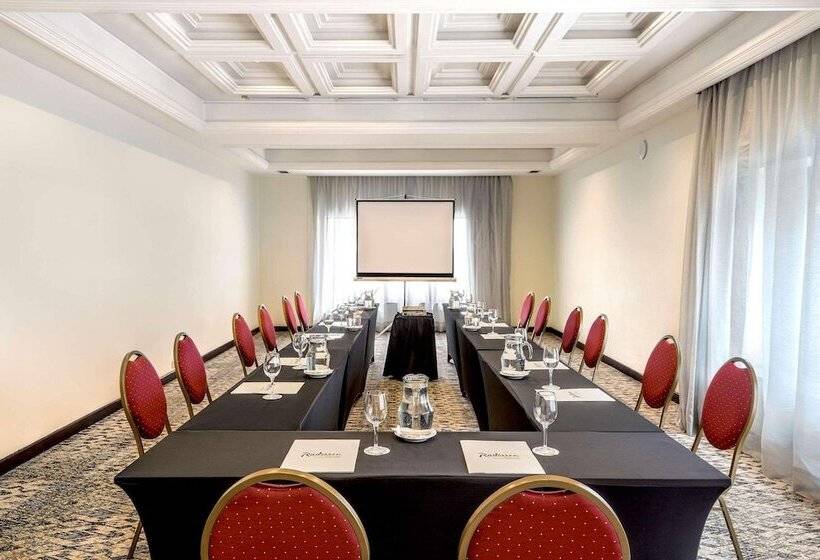 Отель Radisson Montevideo Victoria Plaza