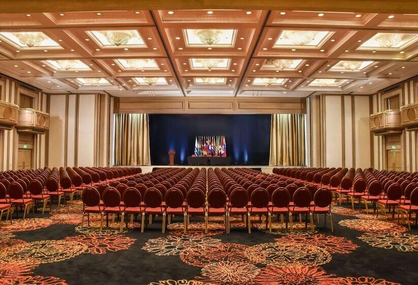 Отель Radisson Montevideo Victoria Plaza