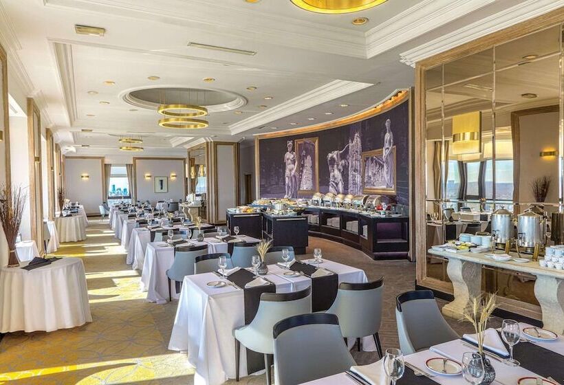 Отель Radisson Montevideo Victoria Plaza