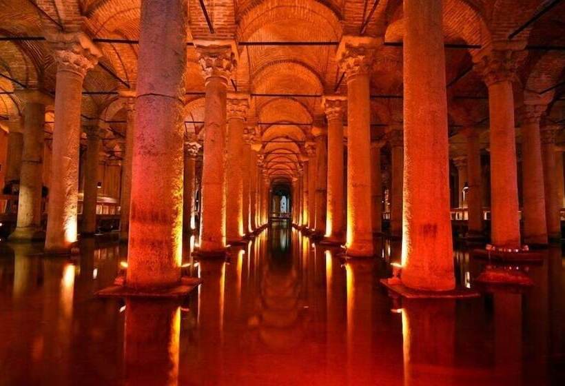 هتل Ramada Istanbul Grand Bazaar