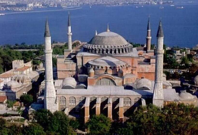 هتل Ramada Istanbul Grand Bazaar