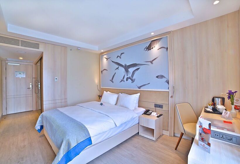 فندق Ramada By Wyndham Istanbul Old City