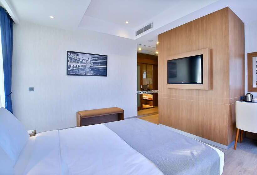 فندق Ramada By Wyndham Istanbul Old City